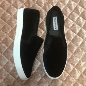 Steve Madden Black velvet shoes